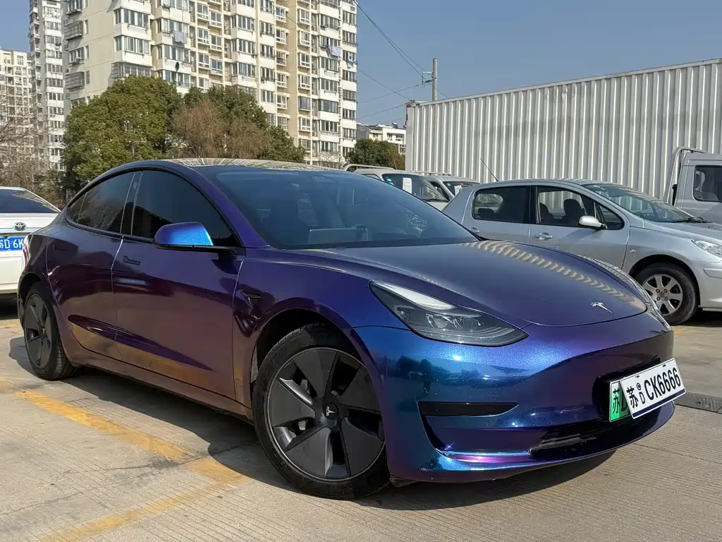 TESLA MODEL 3