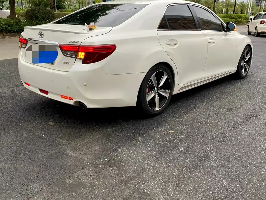 Toyota Reiz — миниатюра 4