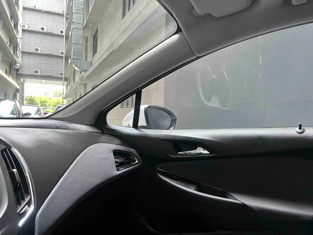 Chevrolet Cruze — миниатюра 16