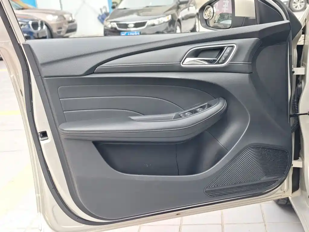 Roewe i5 — миниатюра 17