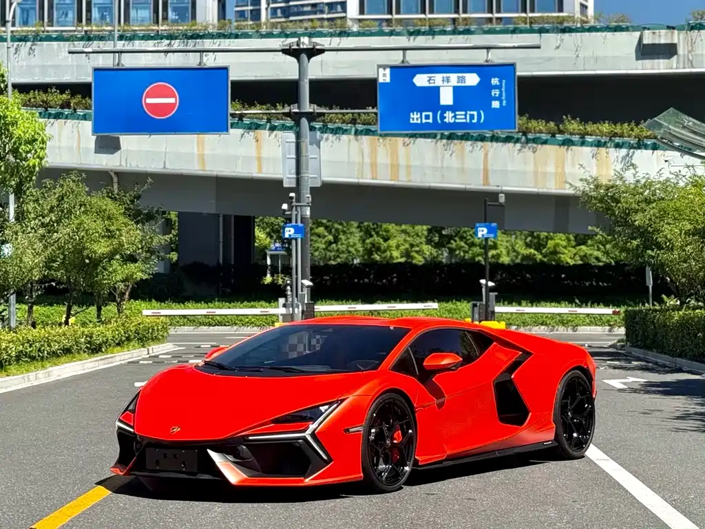 Lamborghini Revuelto — миниатюра 3