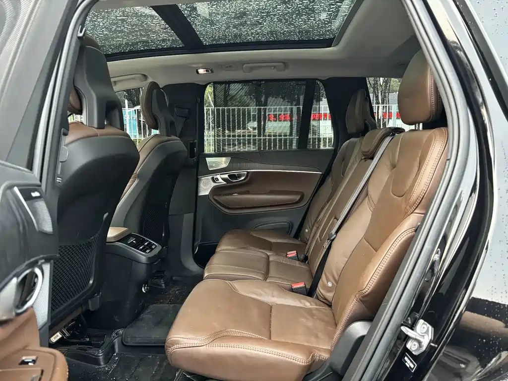 Volvo XC90 — миниатюра 9