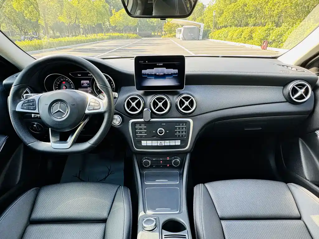 Mercedes-Benz GLA — миниатюра 10