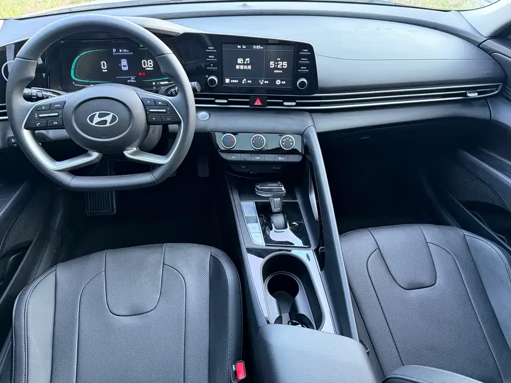 Hyundai Elantra — миниатюра 10