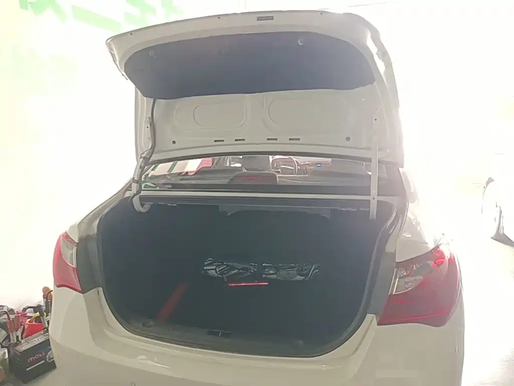 Hyundai Elantra — миниатюра 19