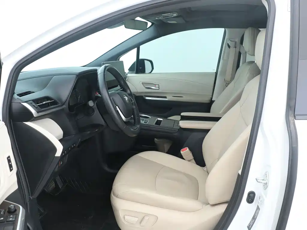 Toyota Granvia 2023 2.5L Luxury PLUS