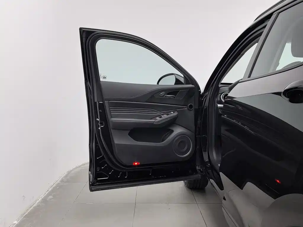 Wey Wey VV5 — миниатюра 8