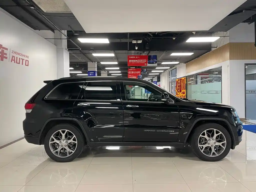 Jeep Grand Cherokee (Import) — миниатюра 3
