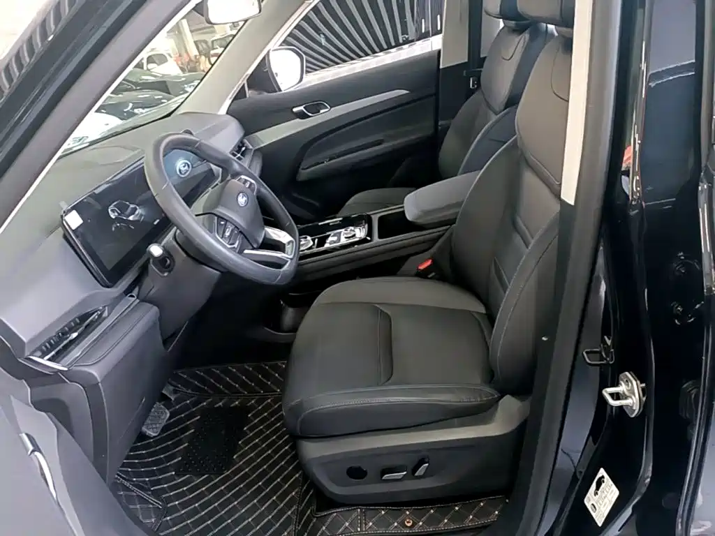 Ford Equator Sport — миниатюра 15