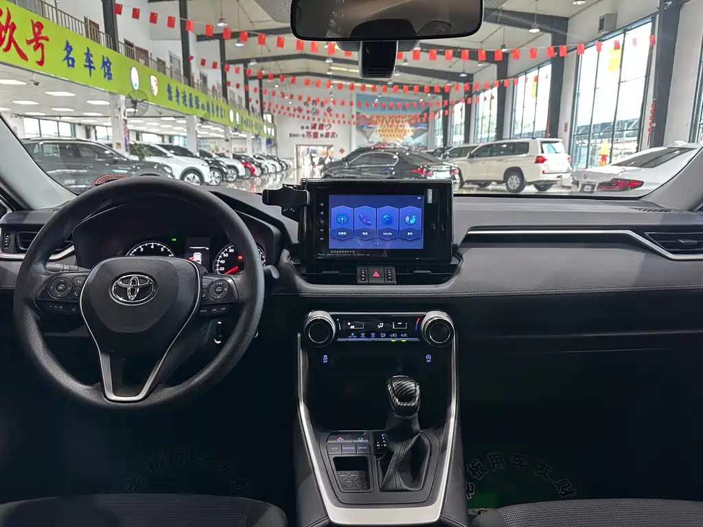 Toyota RAV4 — миниатюра 12
