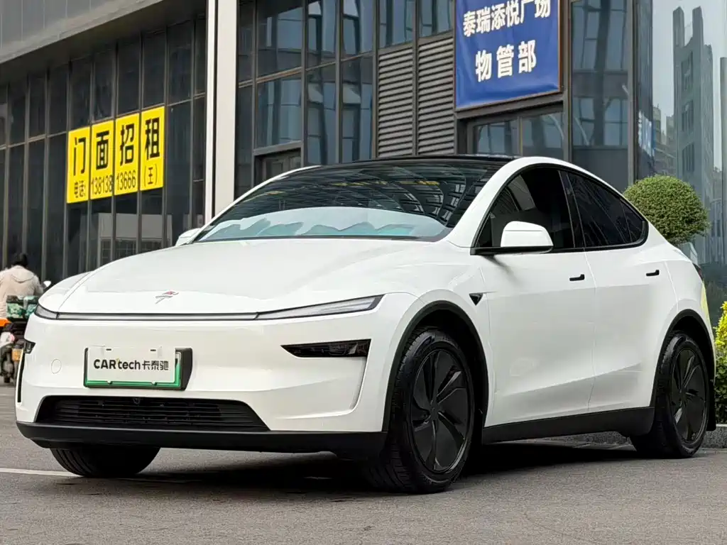 Tesla Model Y 2025