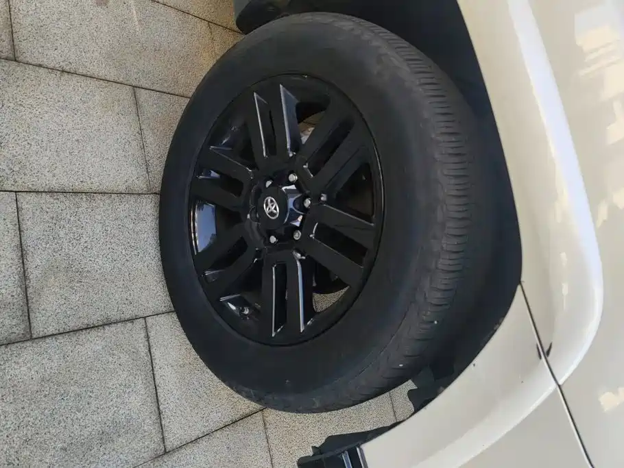 Toyota 4Runner — миниатюра 6