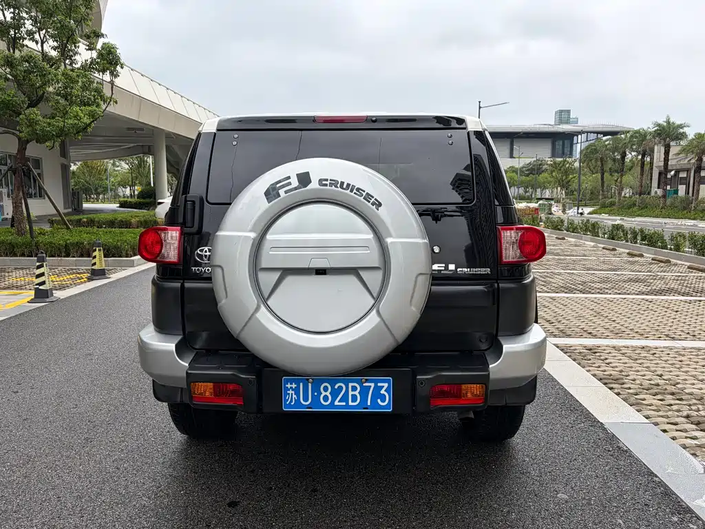 Toyota FJ Cruiser — миниатюра 6