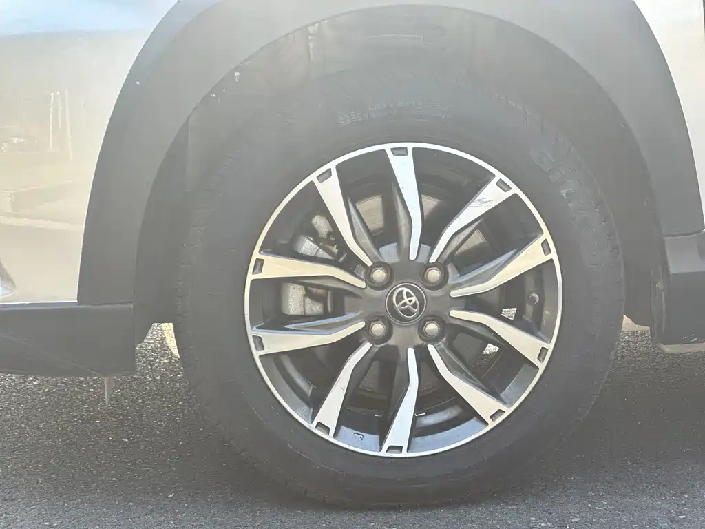 TOYOTA YARIS L ZHIXUAN