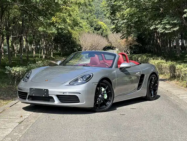 PORSCHE  718 2022