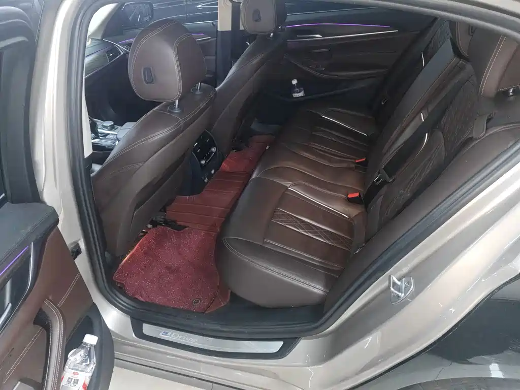 BMW 5 Series New Energy — миниатюра 8