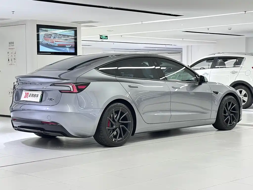 Tesla Model 3 — миниатюра 4
