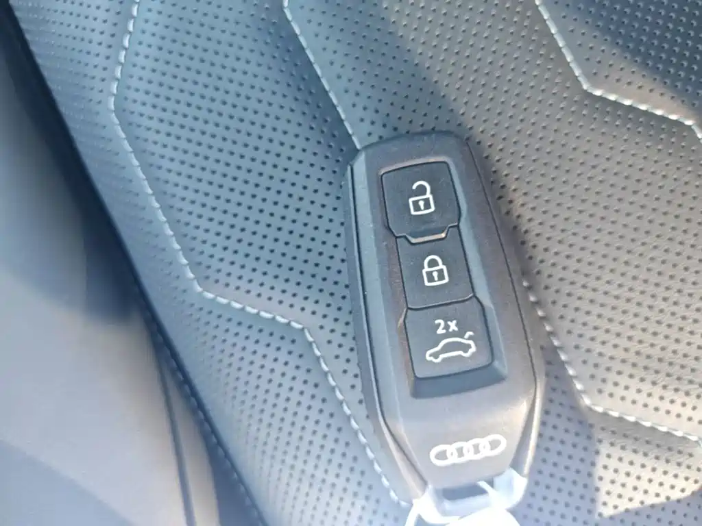 Audi Q6L e-tron — миниатюра 13