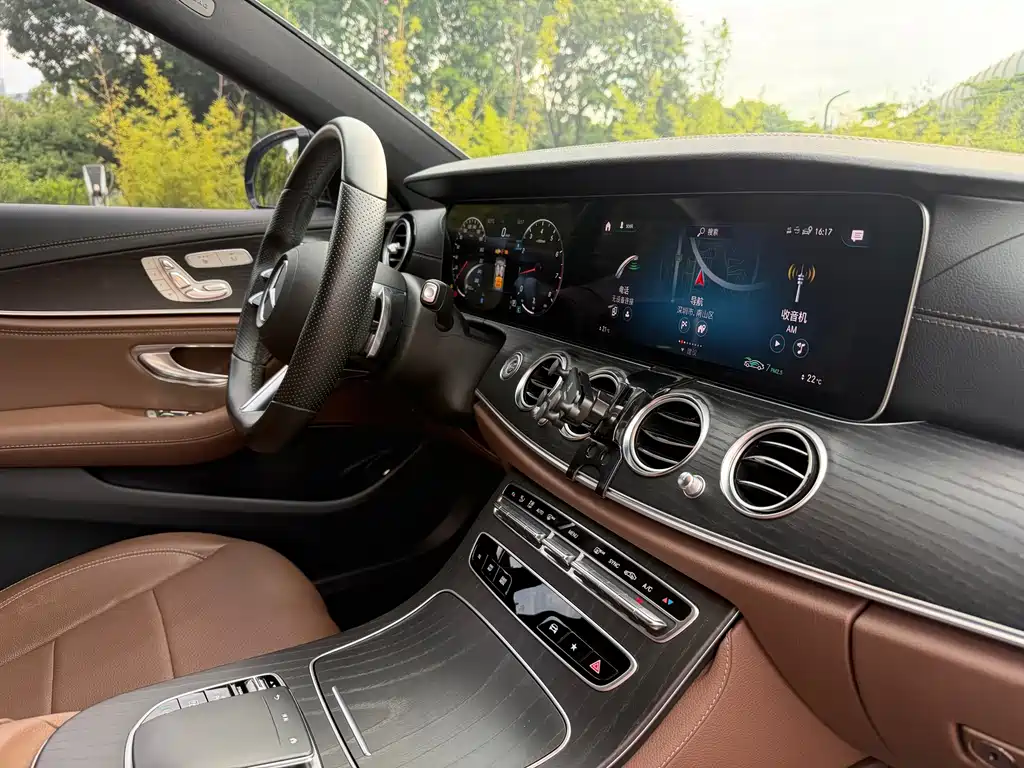 Mercedes-Benz E-Class — миниатюра 10