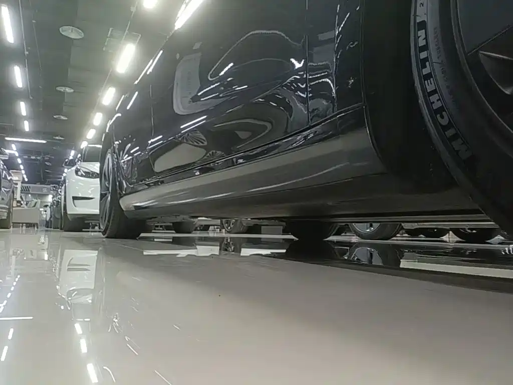 Tesla Model 3 — миниатюра 21