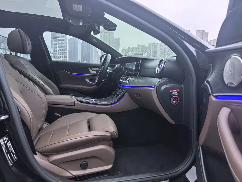 Mercedes-Benz E-Class — миниатюра 10
