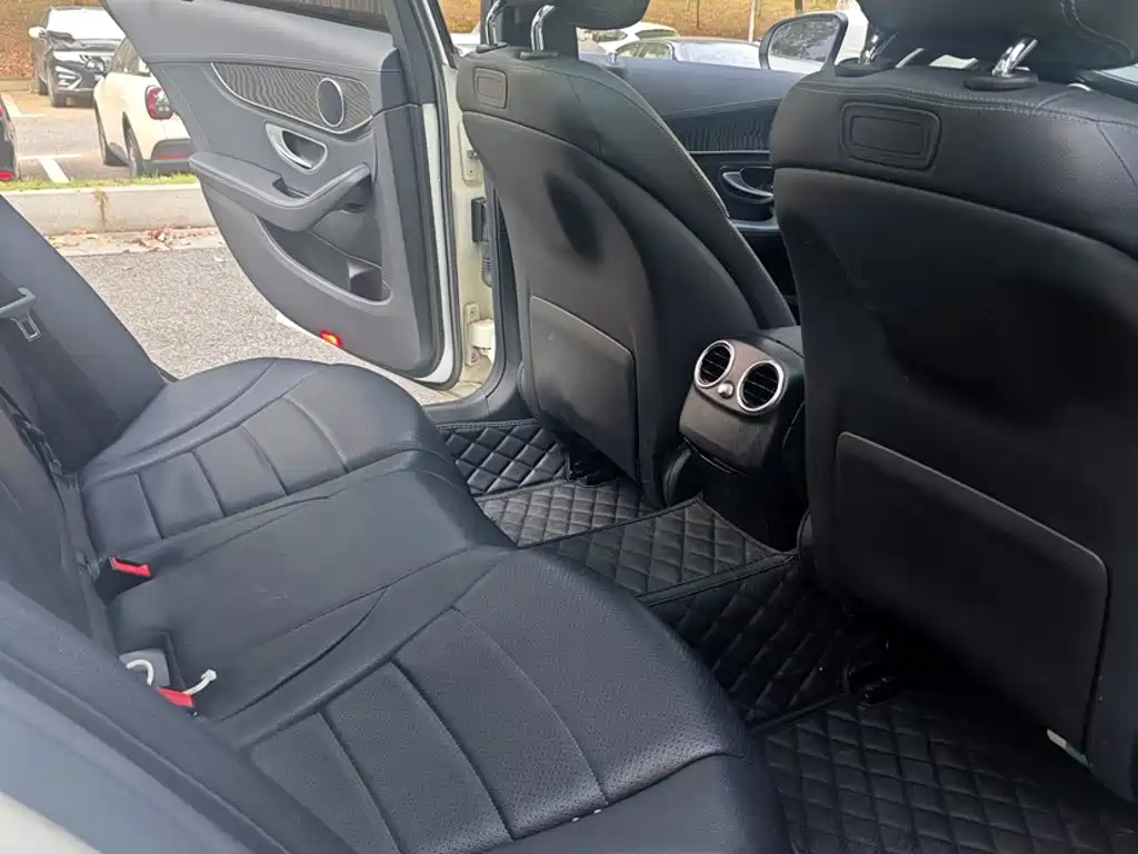 Mercedes-Benz C-Class — миниатюра 16