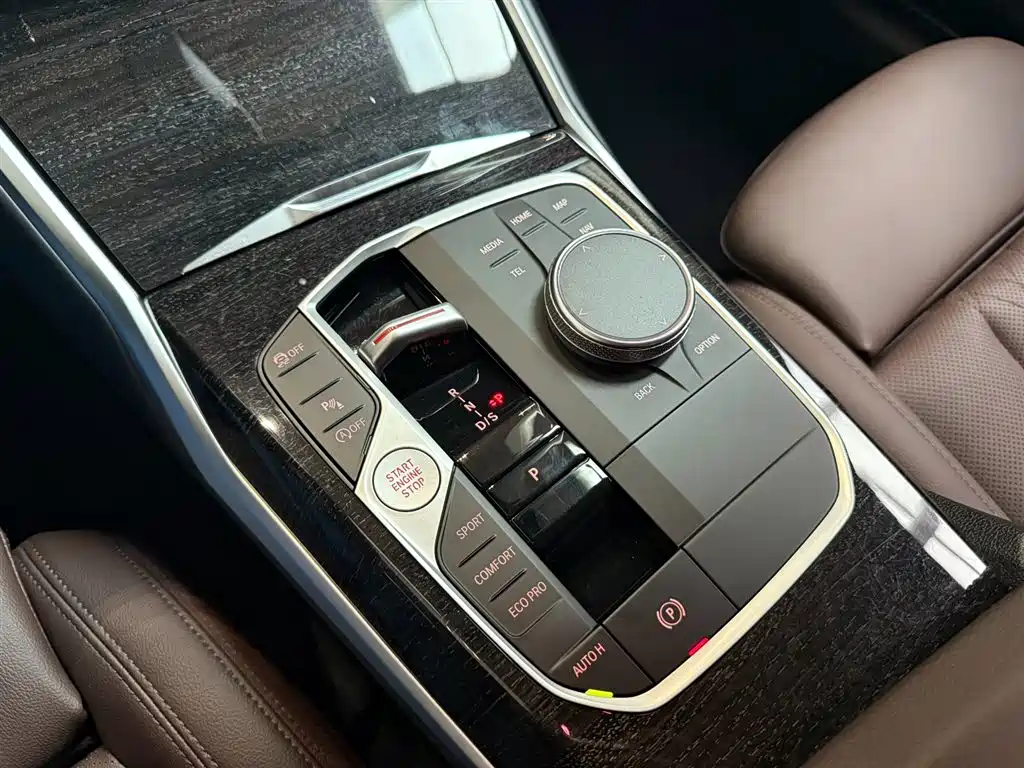 BMW  3 SERIES
