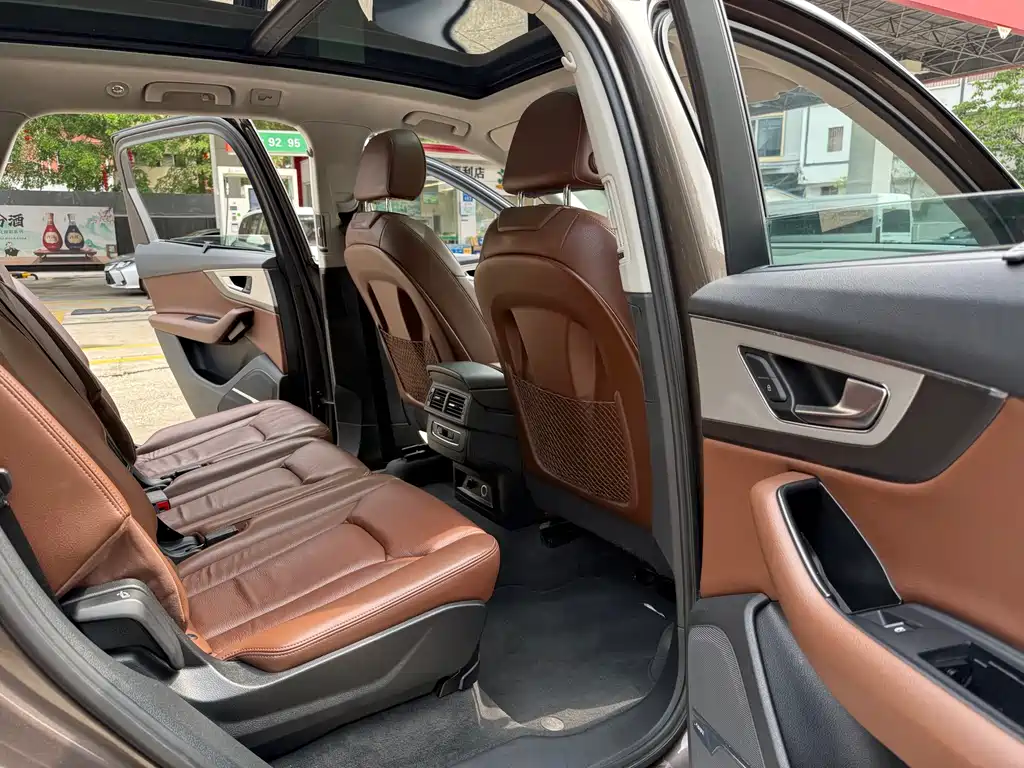 Audi Q7 — миниатюра 11