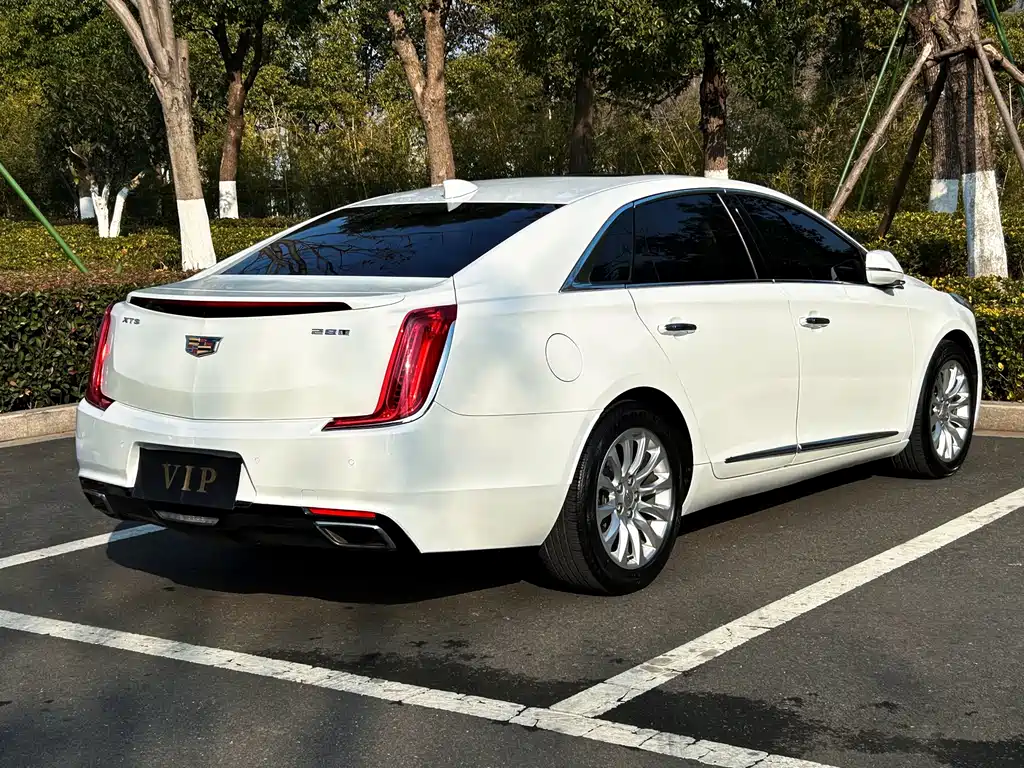 CADILLAC XTS