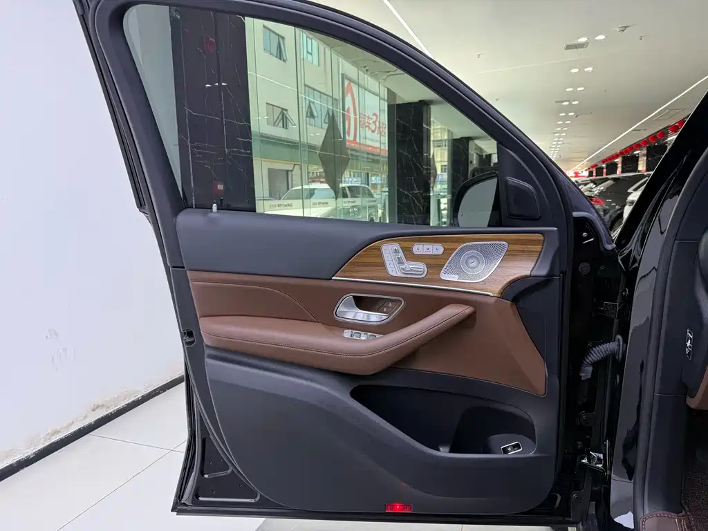 Mercedes-Benz GLS — миниатюра 14
