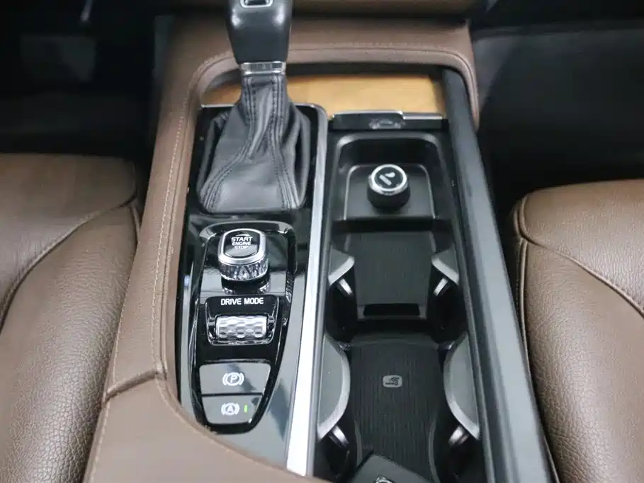 Volvo XC90 2019 T6 7 мест V
