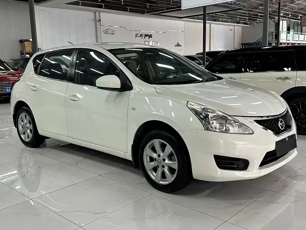 Nissan Tiida — миниатюра 3