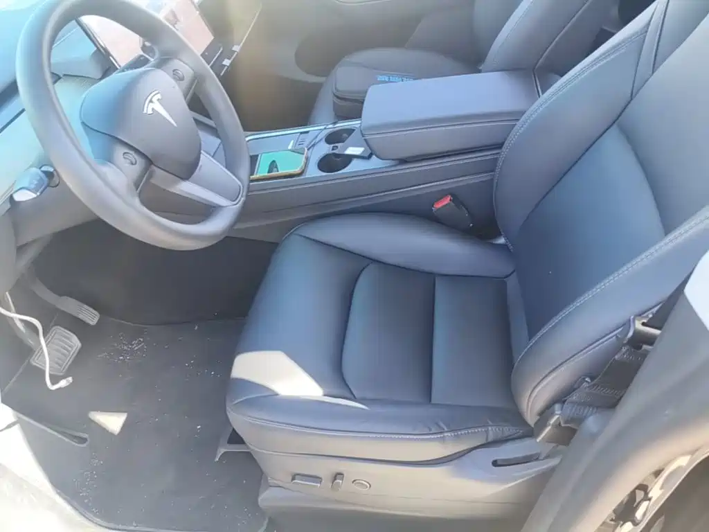 Tesla Model Y — миниатюра 15