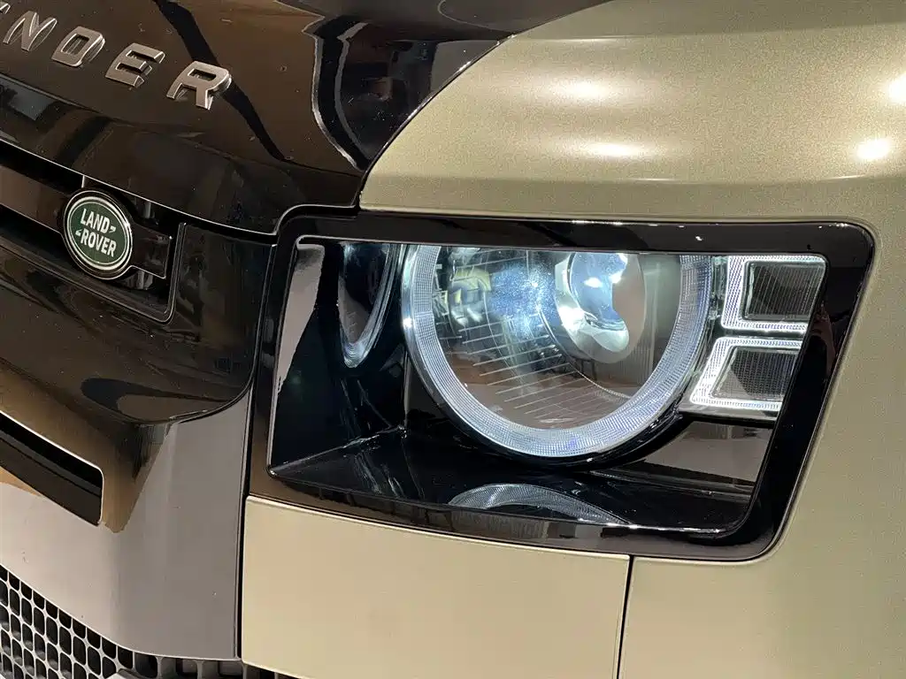 LAND ROVER DEFENDER
