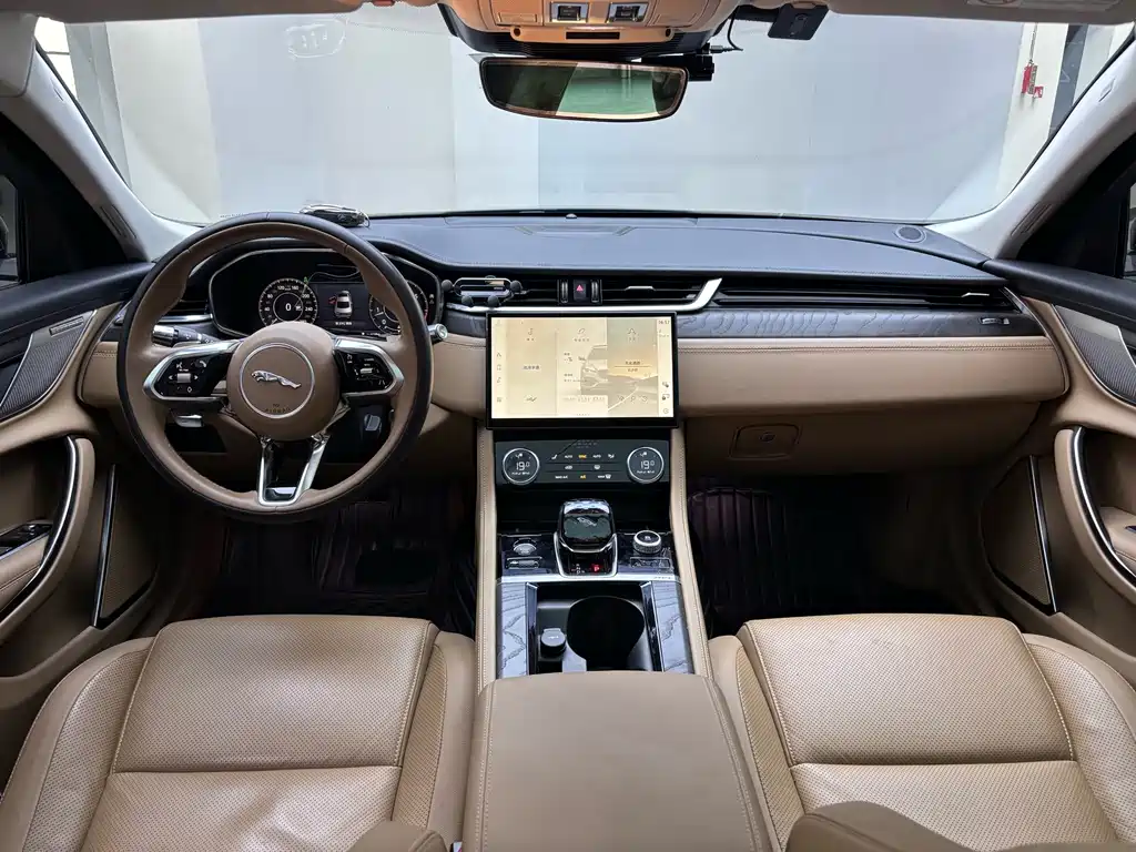 Jaguar XFL — миниатюра 4