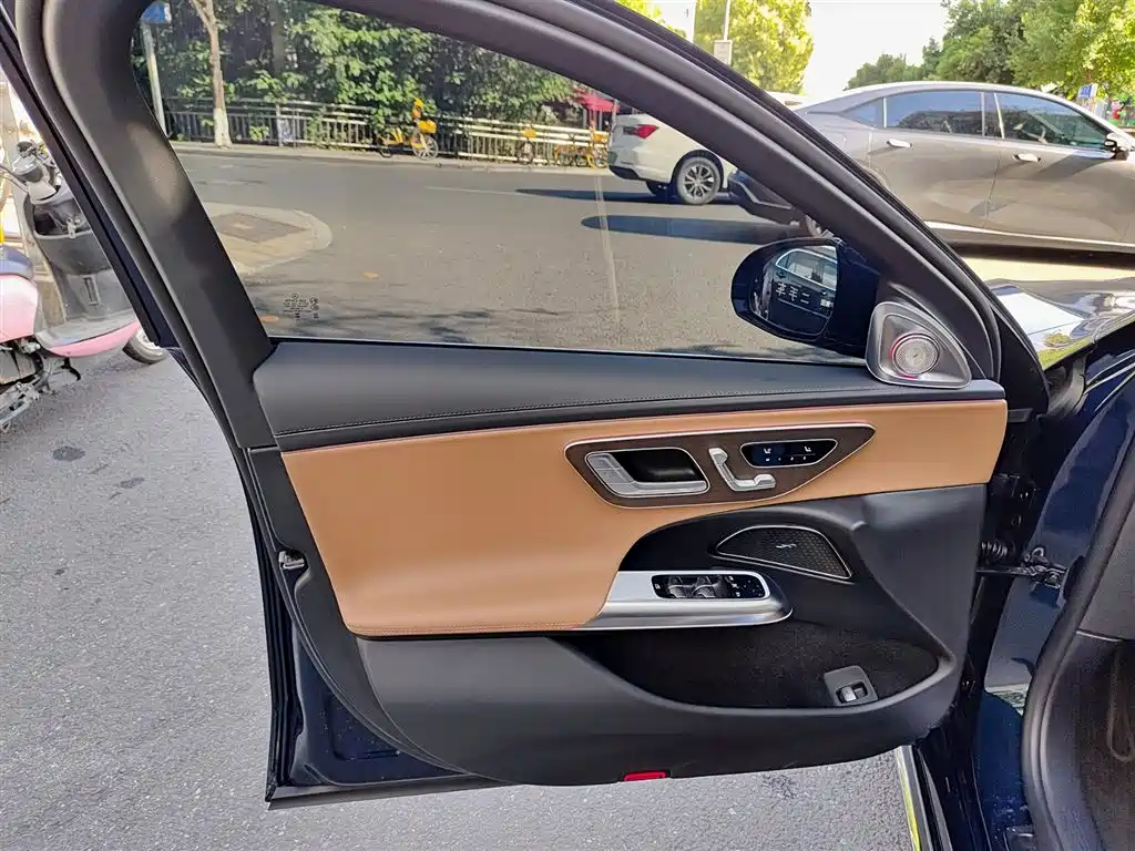 Mercedes-Benz E-Class E 2025 E 300 L Fashion