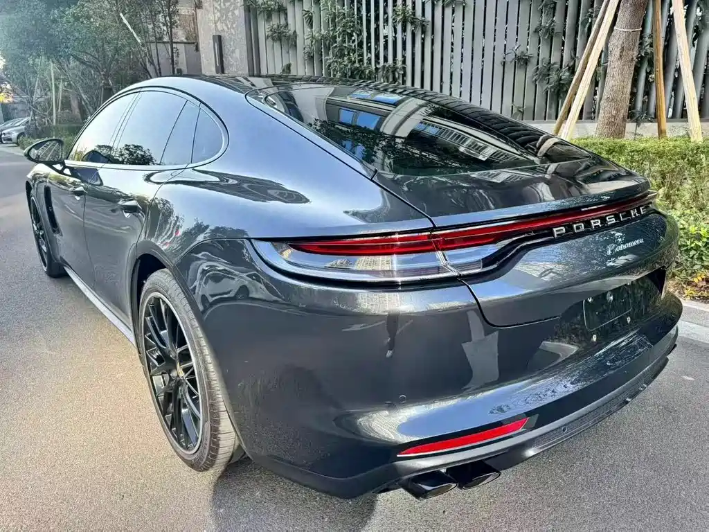 PORSCHE PANAMERA