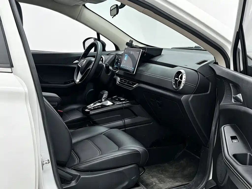 BYD Yuan EV — миниатюра 8