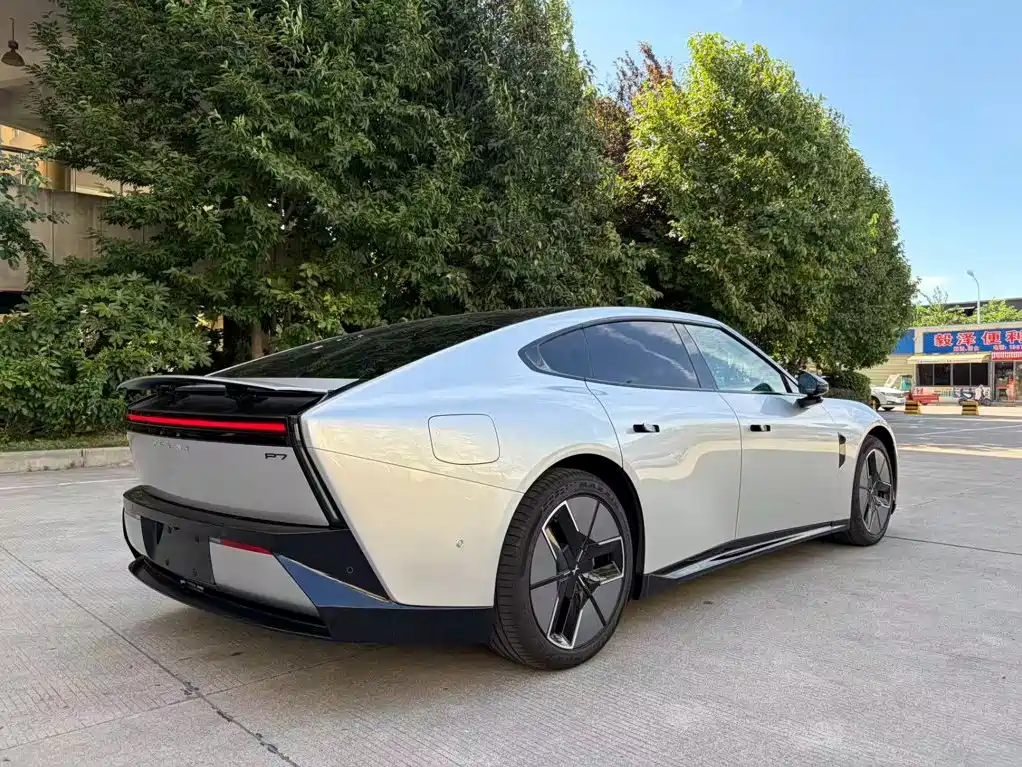 XPeng P7 — миниатюра 20