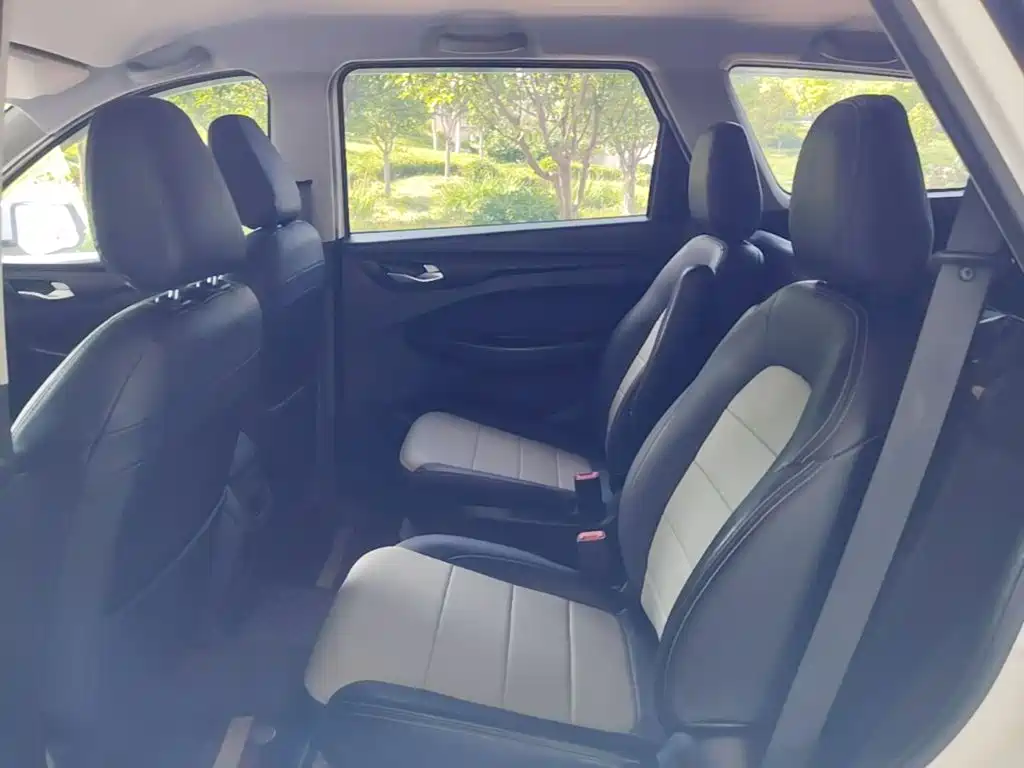 Wuling Hongguang S3 — миниатюра 17