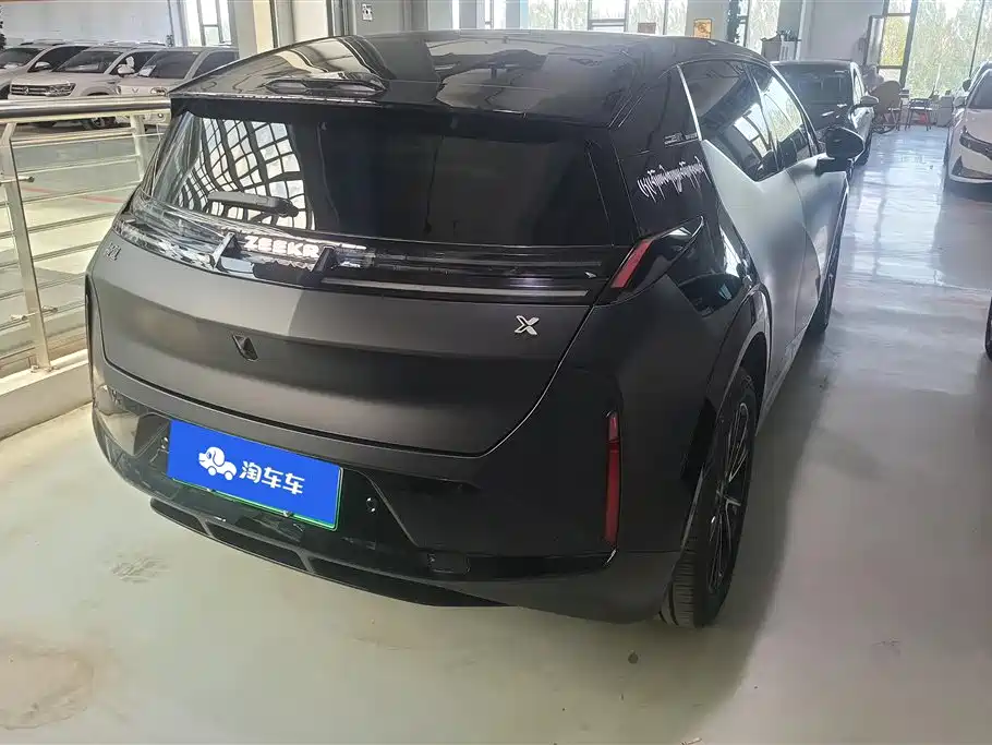 Zeekr X 2026 Max мест