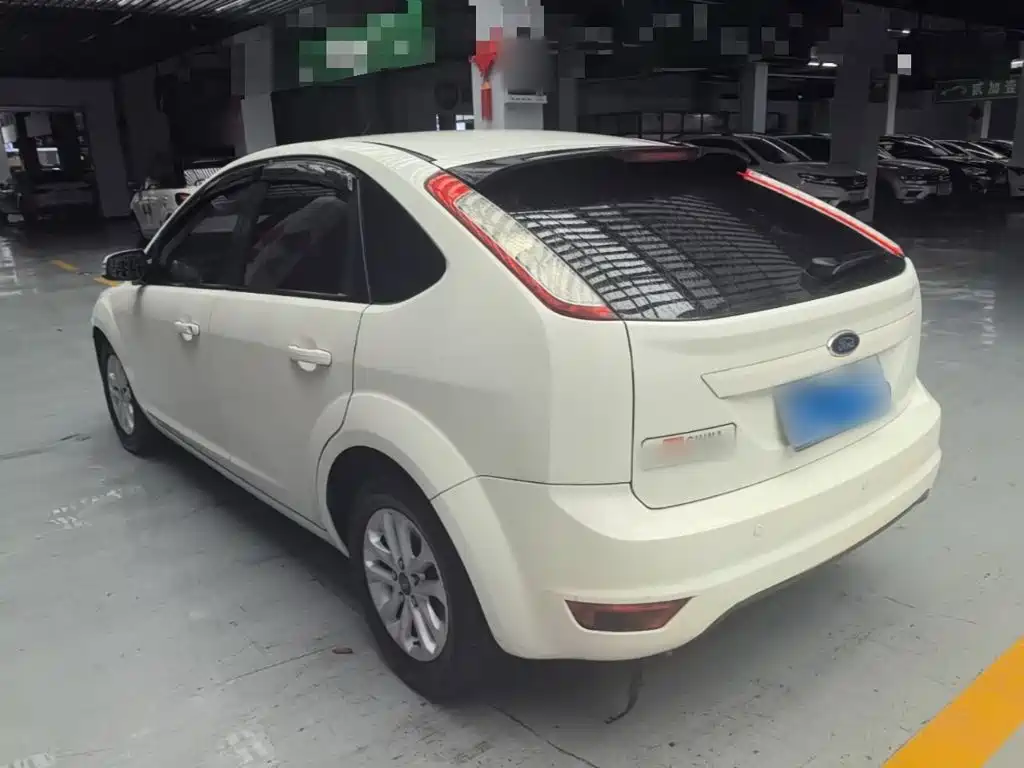 Ford Focus 2013 1.8L MT