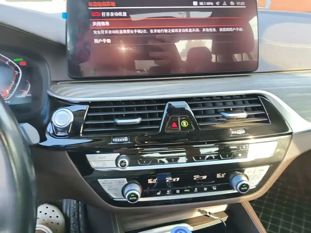 BMW 5 Series — миниатюра 13