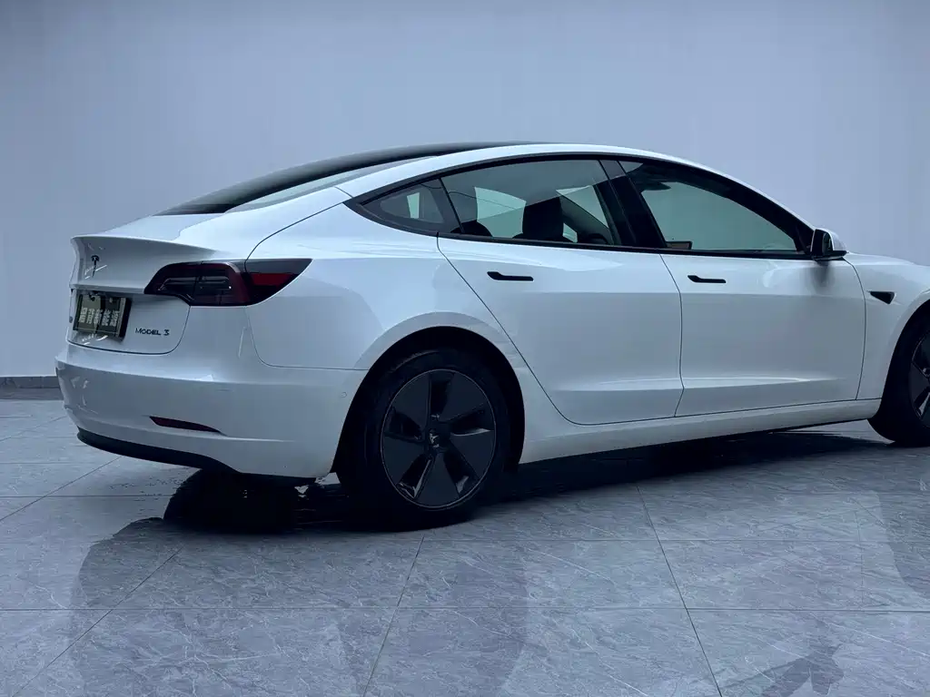Tesla Model 3 — миниатюра 12