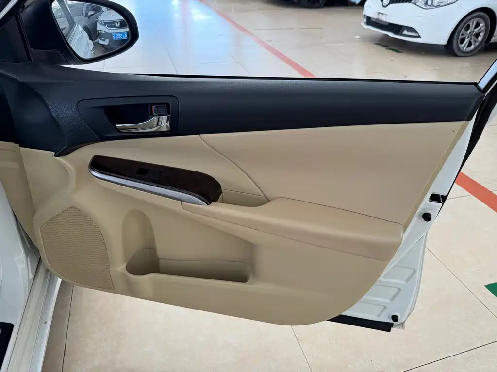 Toyota Camry — миниатюра 12