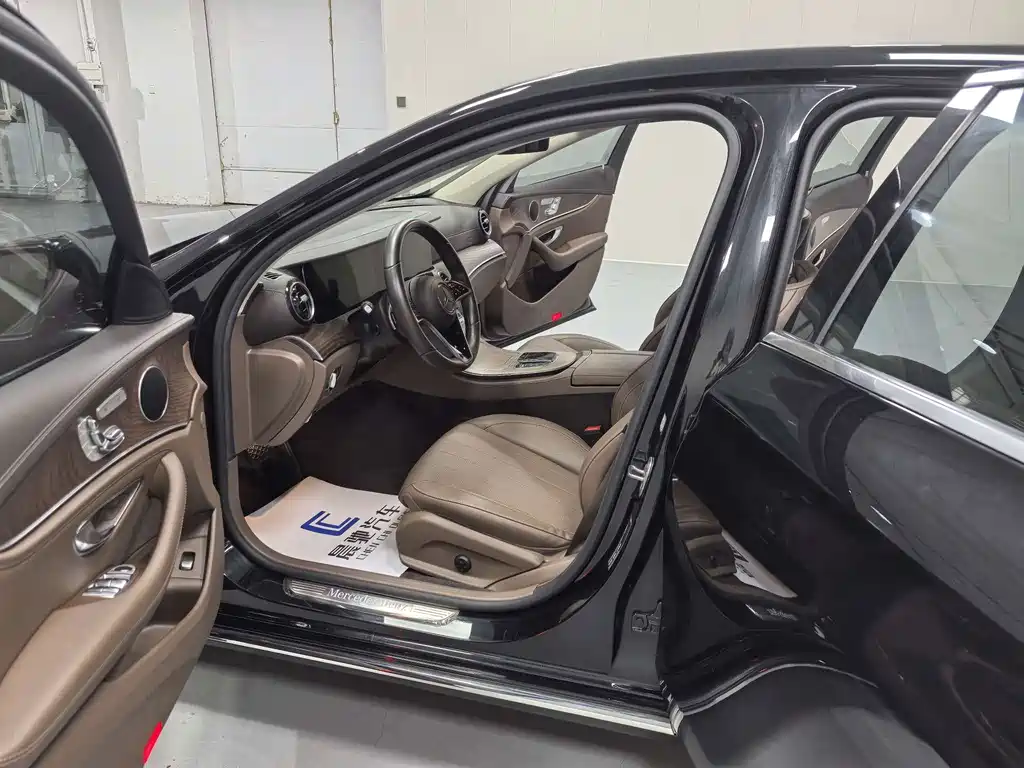 Mercedes-Benz E-Class — миниатюра 11