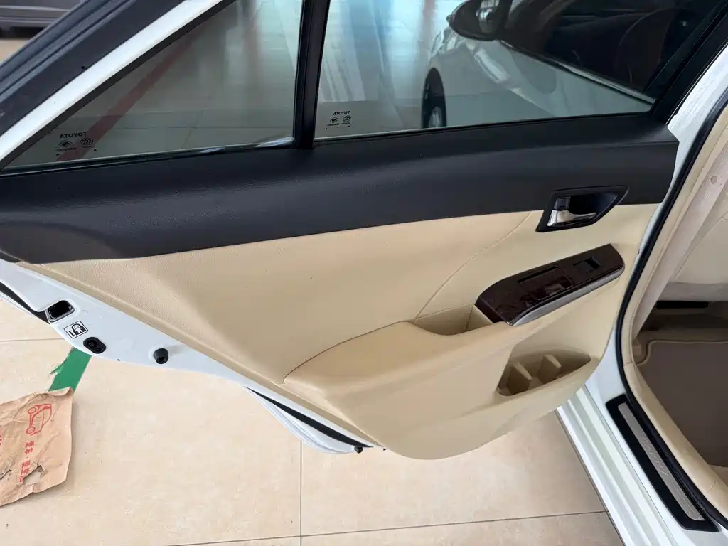 Toyota Camry — миниатюра 20