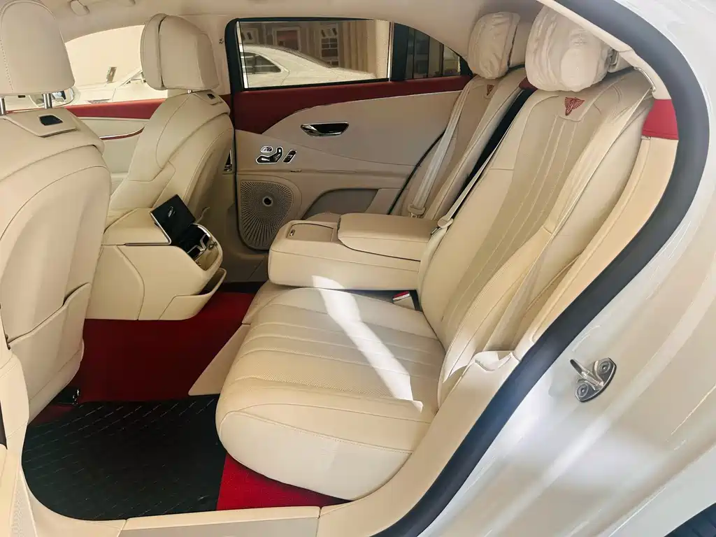 Bentley Flying Spur PHEV — миниатюра 3