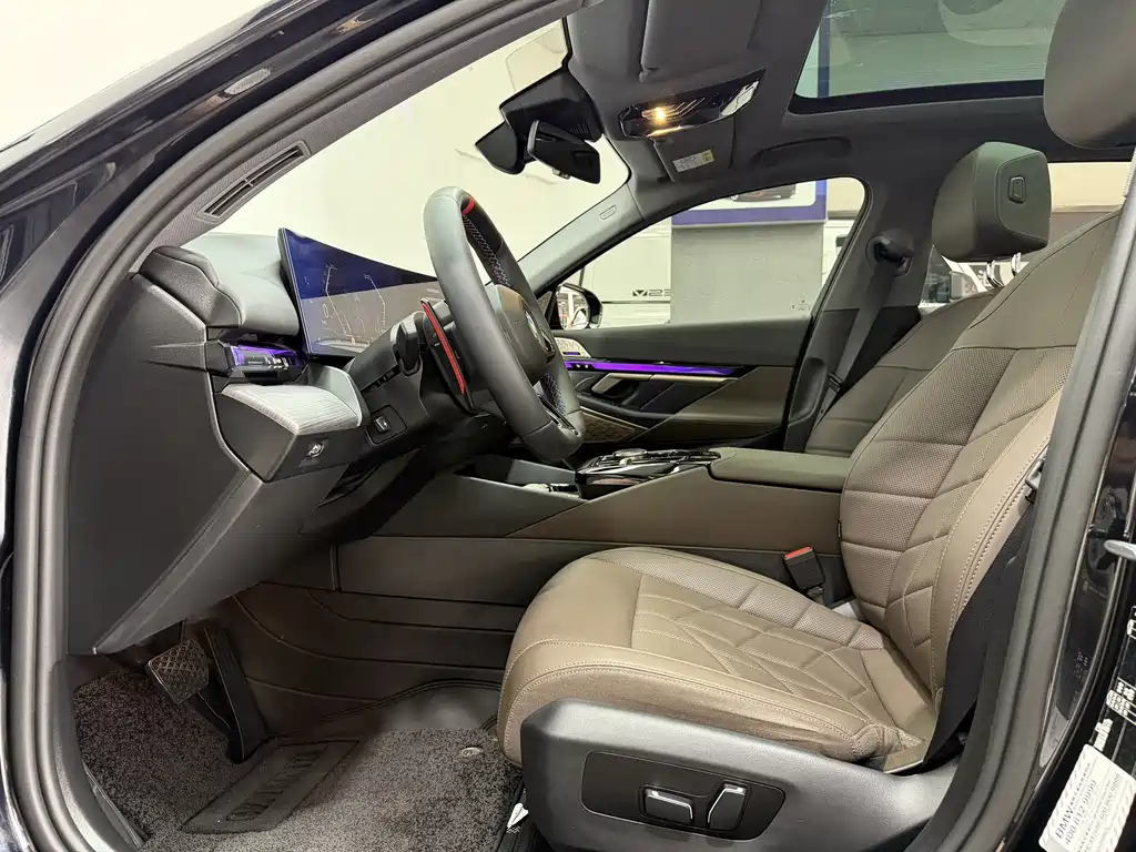 BMW 5 Series — миниатюра 4