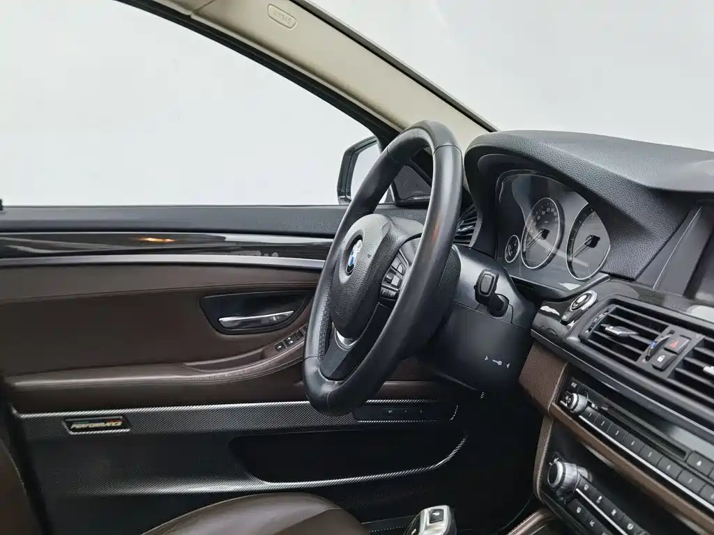 BMW 5 Series — миниатюра 22